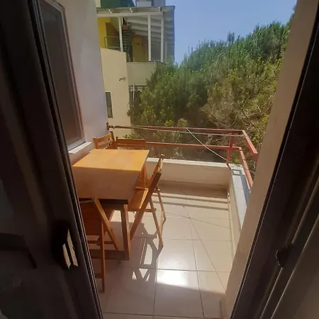 Giorgio's Apartmant On The Sea Durrës
