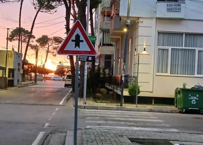 Giorgio's Apartmant On The Sea Durrës